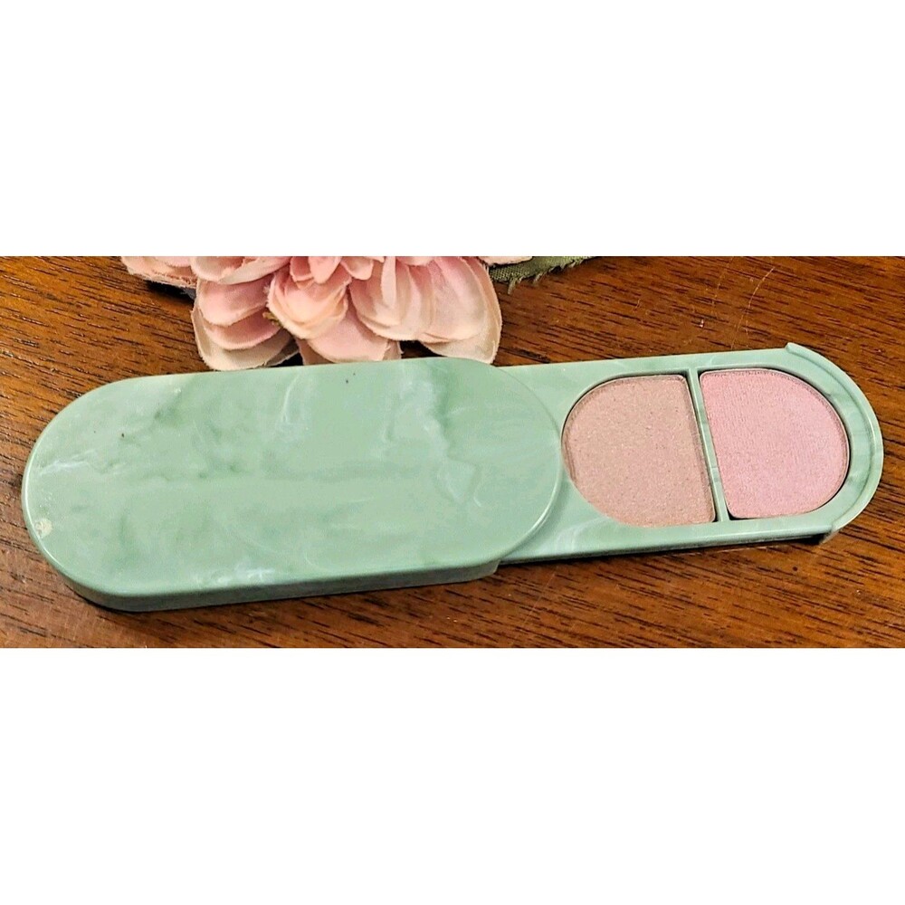 Clinique Soft Pressed Powder Blusher Blush Duo In PLUM GORGEOUS And NEW CLOVER